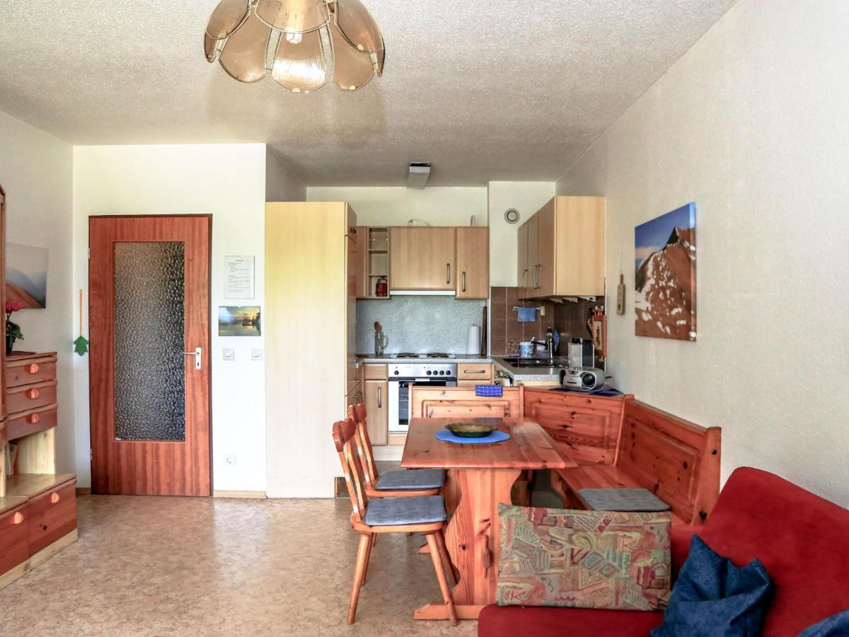 Buck Apartment *